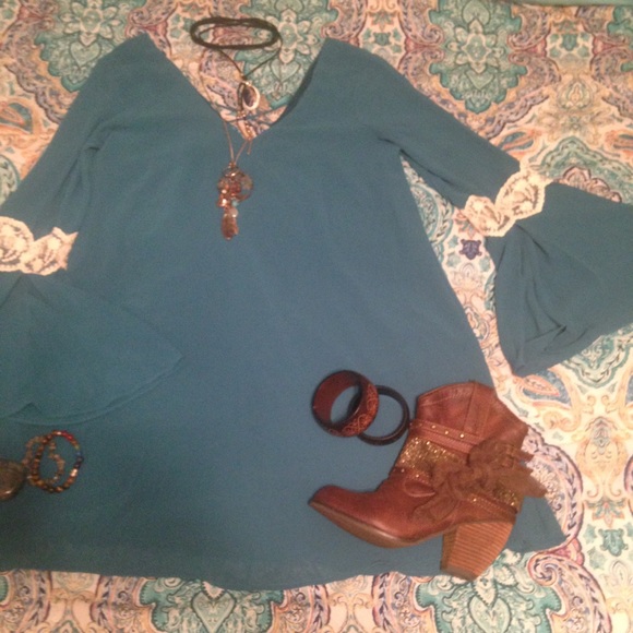 Umgee mini 70s style mini boho bell Sleeve dress - Picture 7 of 9